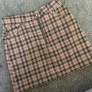 Plaid Zip Up Mini Skirt 🤍❤️